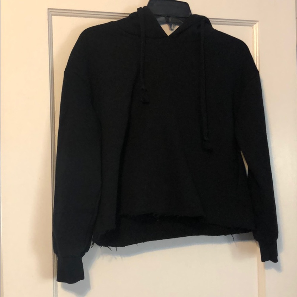 Black crop sweatshirt